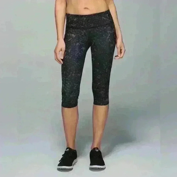 Lululemon Run: Top Speed Crop *Full-On Luxtreme
Star Crushed Coal Black size 6 - Picture 1 of 14